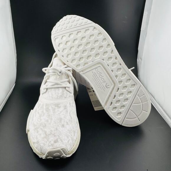 Adidas NMD_R1 Women’s Size 7.5 GW5681 White Silver Metallic Velvet Upper Boost - Picture 1 of 8